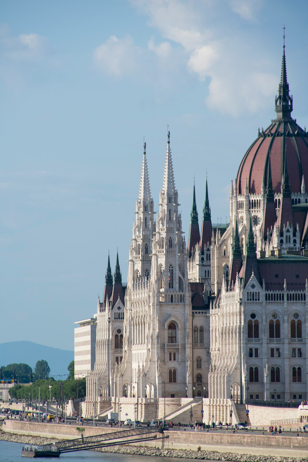 a large building with a large dome on top of it